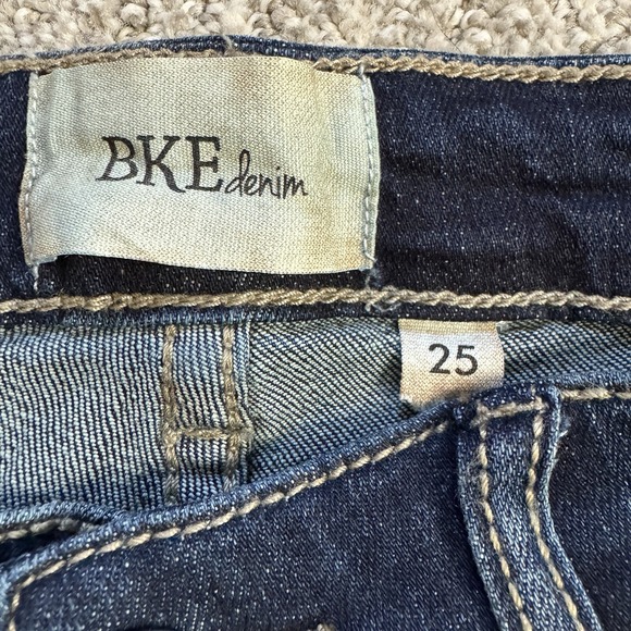 Buckle BKE Payton Shorts Womens 25 Distressed 10" Inseam Denim Jean Curvy Mid - Picture 3 of 9